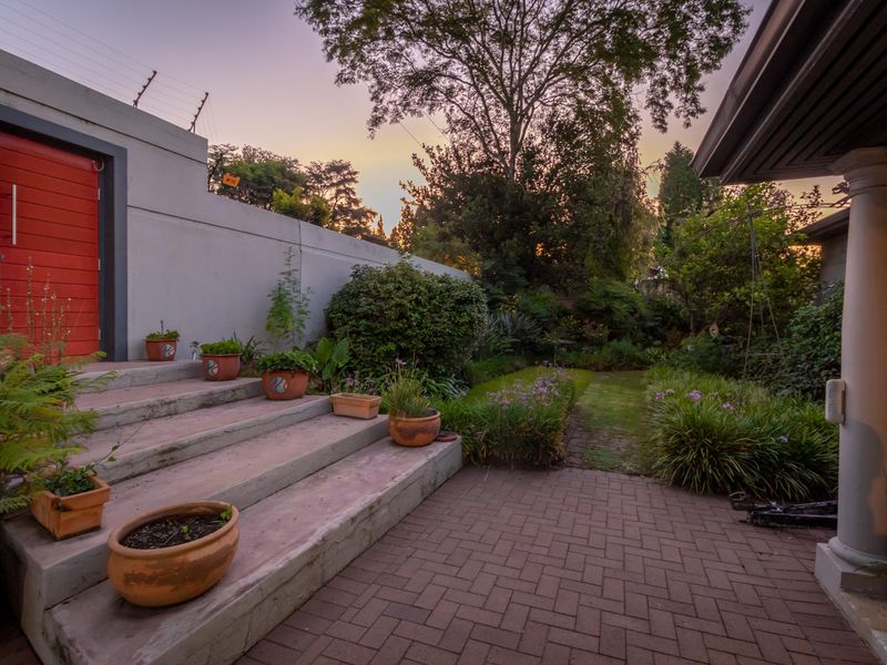 Graceful Parktown North Home in Large Park-Like Garden - Photo 4