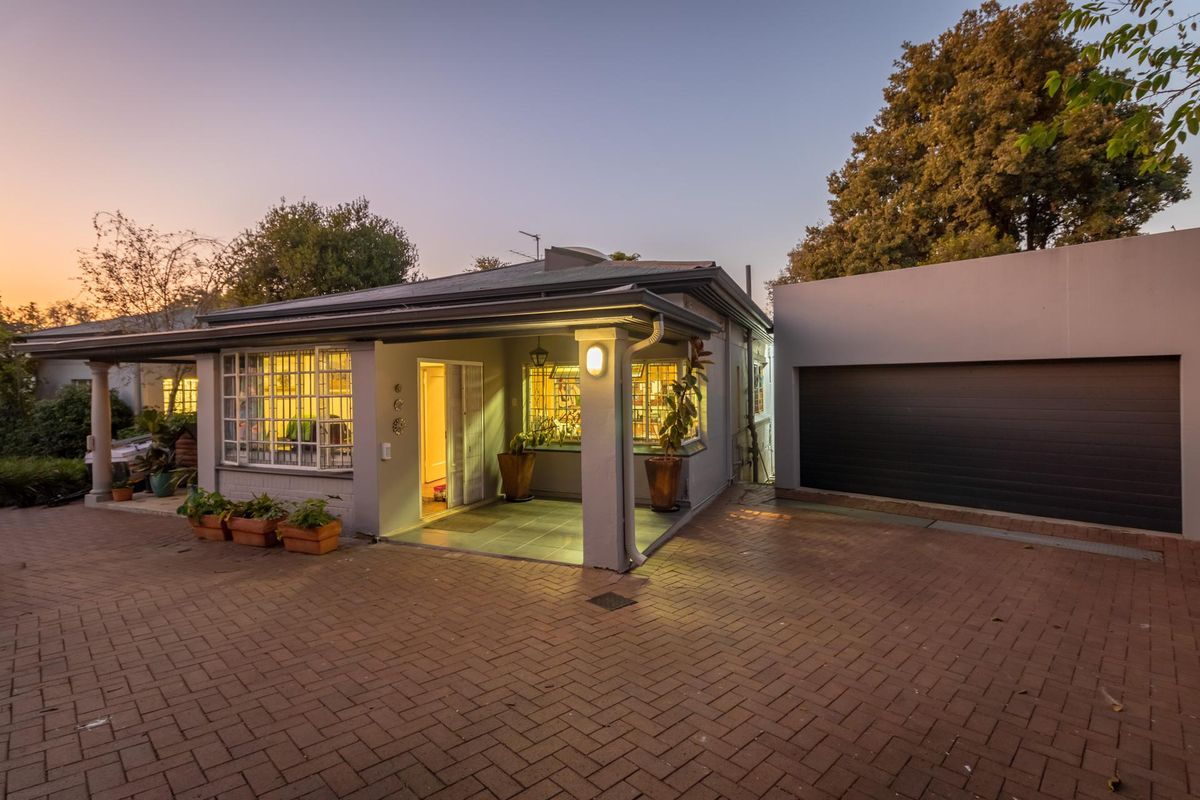 Graceful Parktown North Home in Large Park-Like Garden - Photo 2