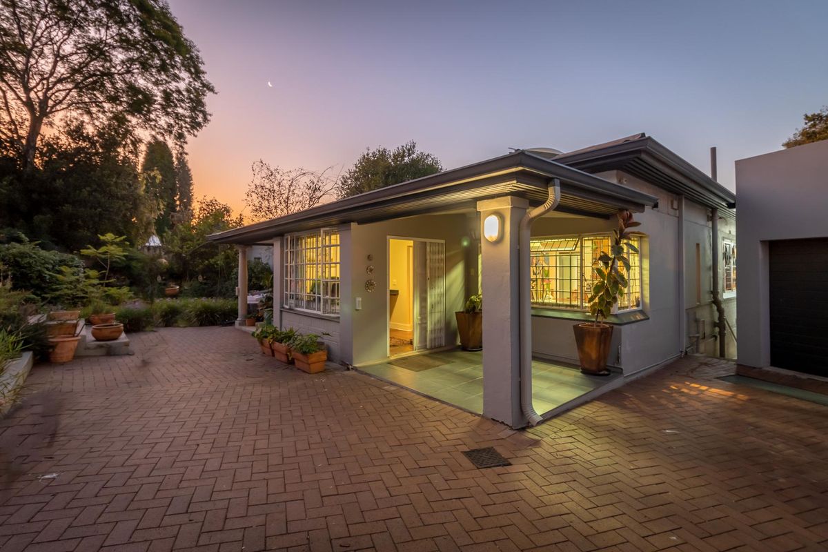 Graceful Parktown North Home in Large Park-Like Garden - Photo 3