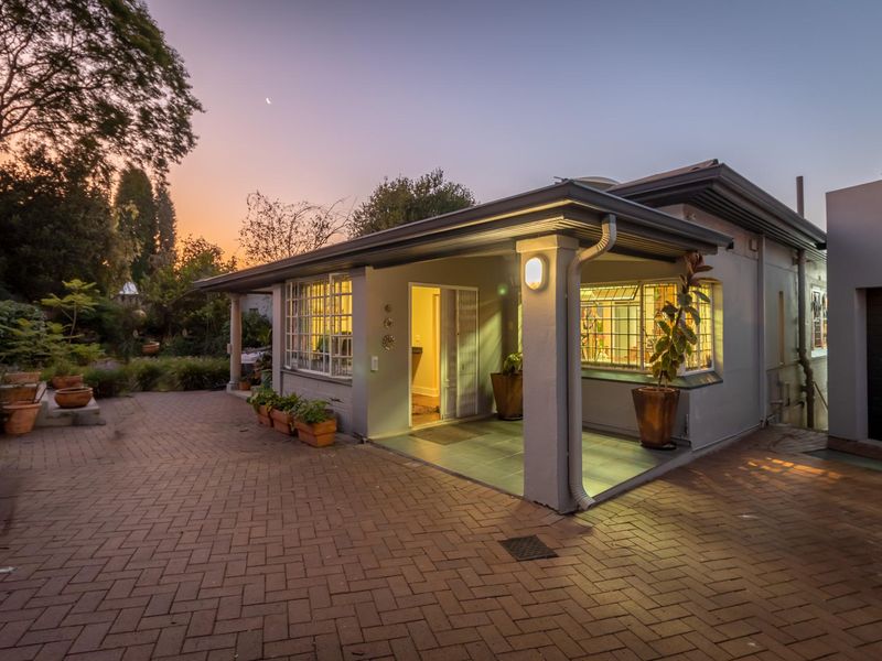 Graceful Parktown North Home in Large Park-Like Garden - Photo 3