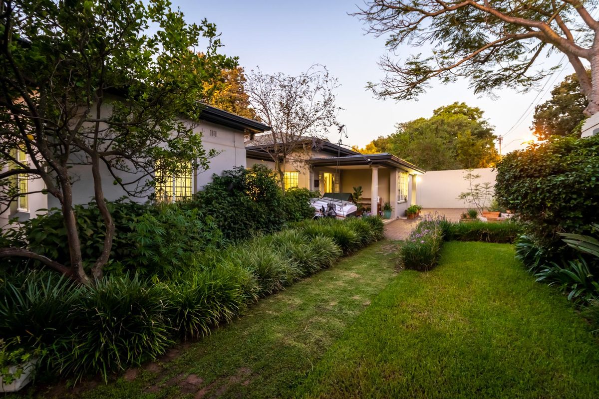 Graceful Parktown North Home in Large Park-Like Garden - Photo 5