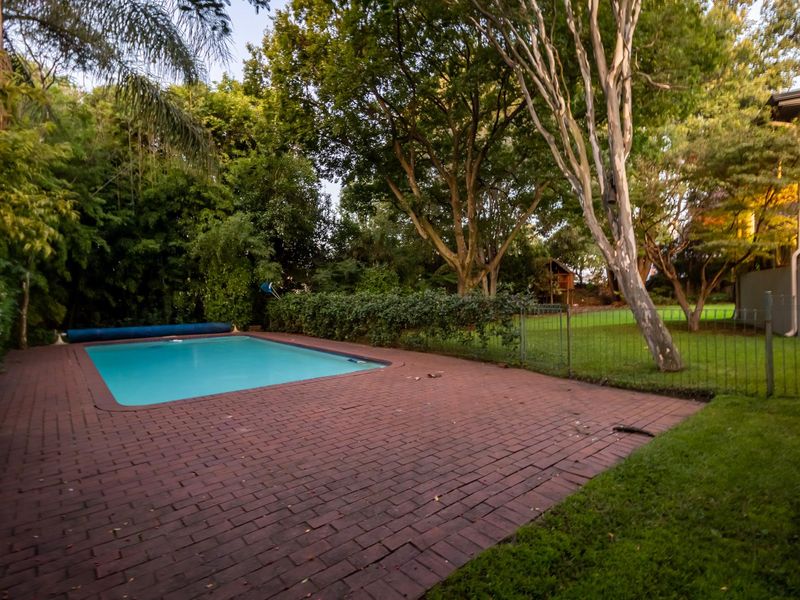Graceful Parktown North Home in Large Park-Like Garden - Photo 9