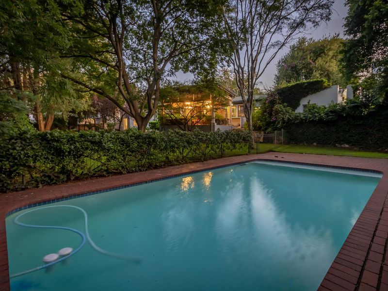 Graceful Parktown North Home in Large Park-Like Garden - Photo 8