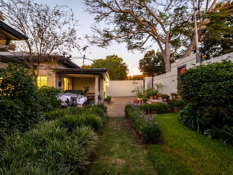 Graceful Parktown North Home in Large Park-Like Garden - Photo 6