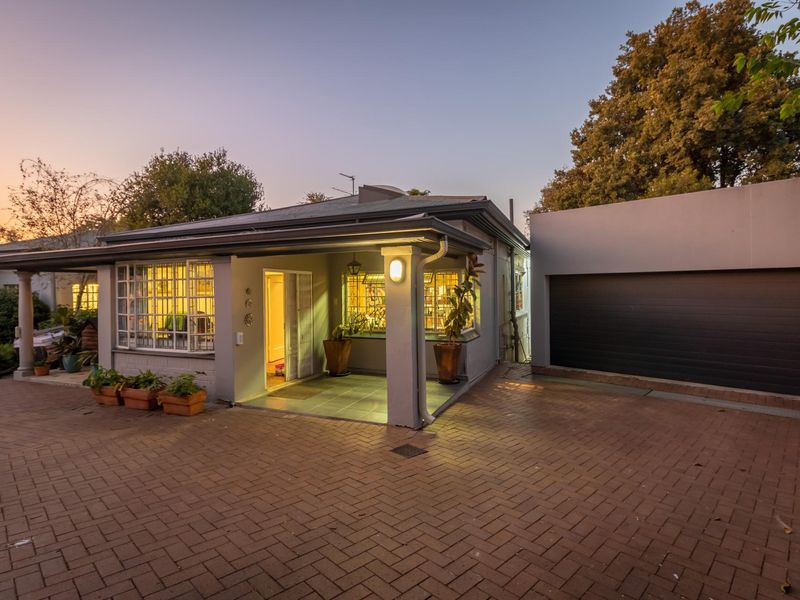 Graceful Parktown North Home in Large Park-Like Garden - Photo 2