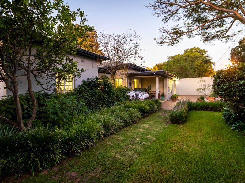 Graceful Parktown North Home in Large Park-Like Garden - Photo 5