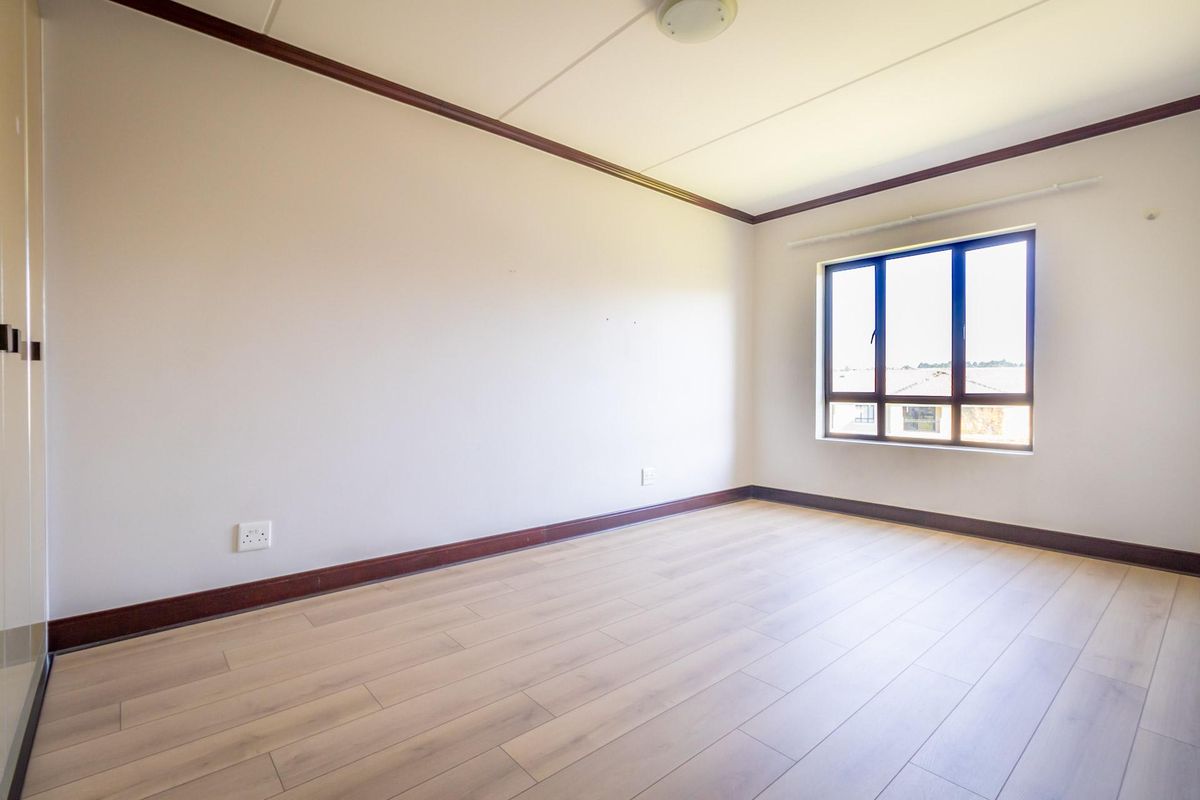 Luxury 2 Bed 2 Bath Investment Apartment - Photo 2