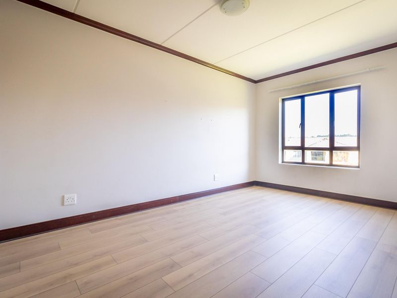 Luxury 2 Bed 2 Bath Investment Apartment - Photo 2