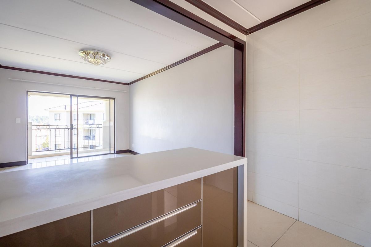Luxury 2 Bed 2 Bath Investment Apartment - Photo 5