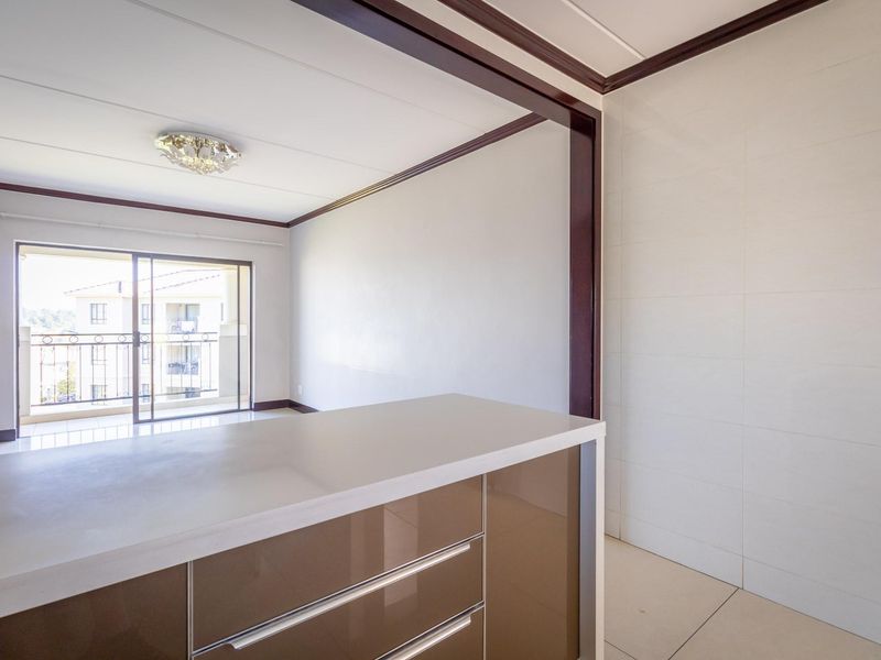 Luxury 2 Bed 2 Bath Investment Apartment - Photo 5