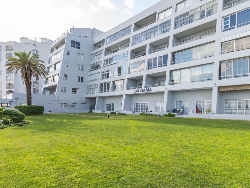 Experience luxury living in this stunning 3-bedroom rental apartment, boasting breathtaking views! - Photo 3