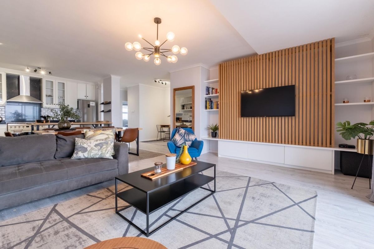 Experience luxury living in this stunning 3-bedroom rental apartment, boasting breathtaking views! - Photo 5