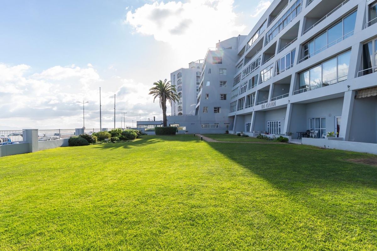 Experience luxury living in this stunning 3-bedroom rental apartment, boasting breathtaking views! - Photo 4