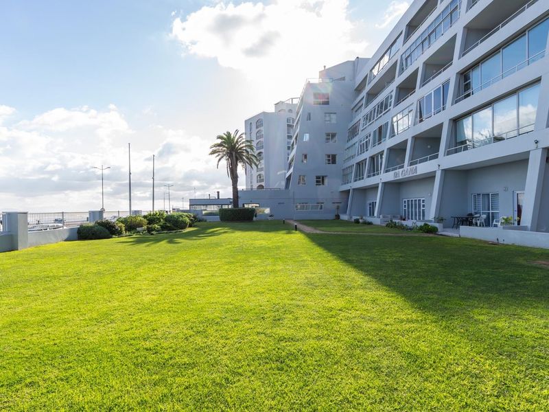Experience luxury living in this stunning 3-bedroom rental apartment, boasting breathtaking views! - Photo 4