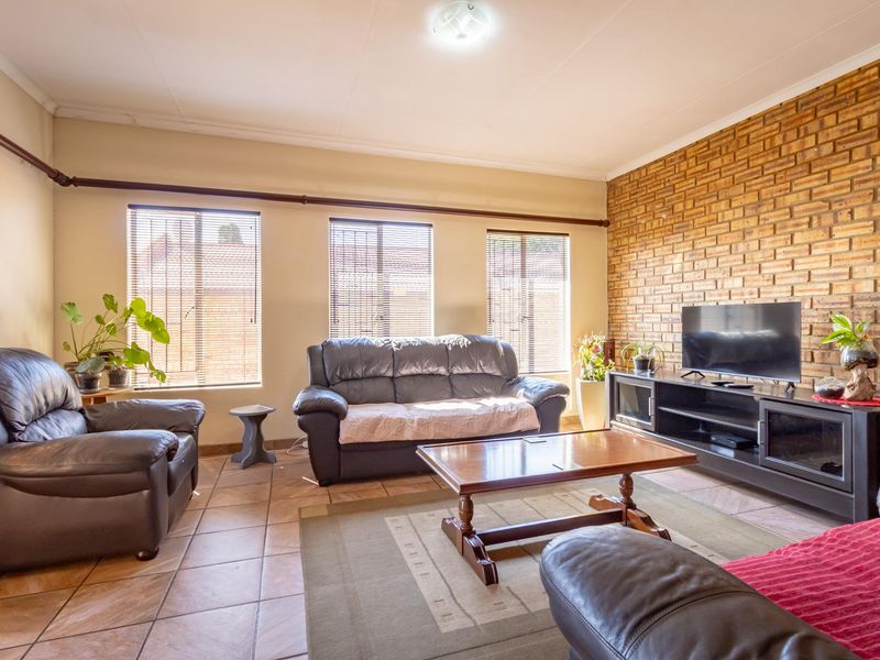 House For Sale in Bo-dorp, Rustenburg Central, Rustenburg, North West - Photo 10