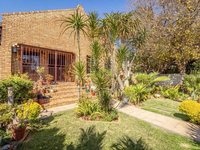 House For Sale in Bo-dorp, Rustenburg Central, Rustenburg, North West - Photo 2