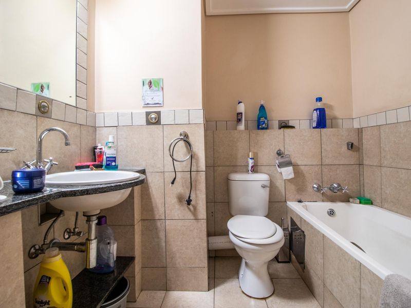 Apartment For Sale in Marshalltown, Johannesburg, Gauteng - Photo 10