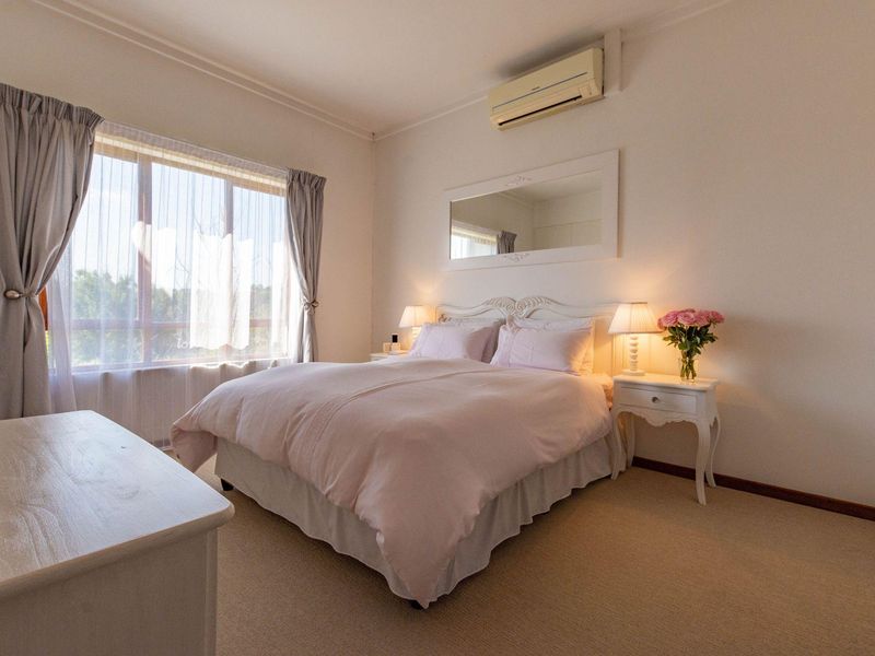 Townhouse For Sale in Fourways, Sandton, Gauteng - Photo 4