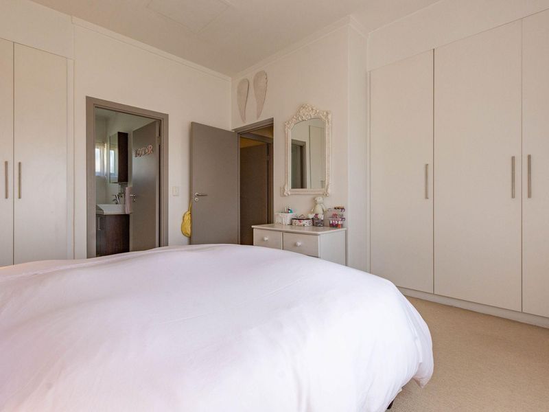 Townhouse For Sale in Fourways, Sandton, Gauteng - Photo 5