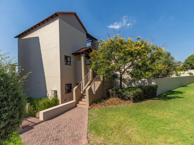 Townhouse For Sale in Fourways, Sandton, Gauteng - Photo 3
