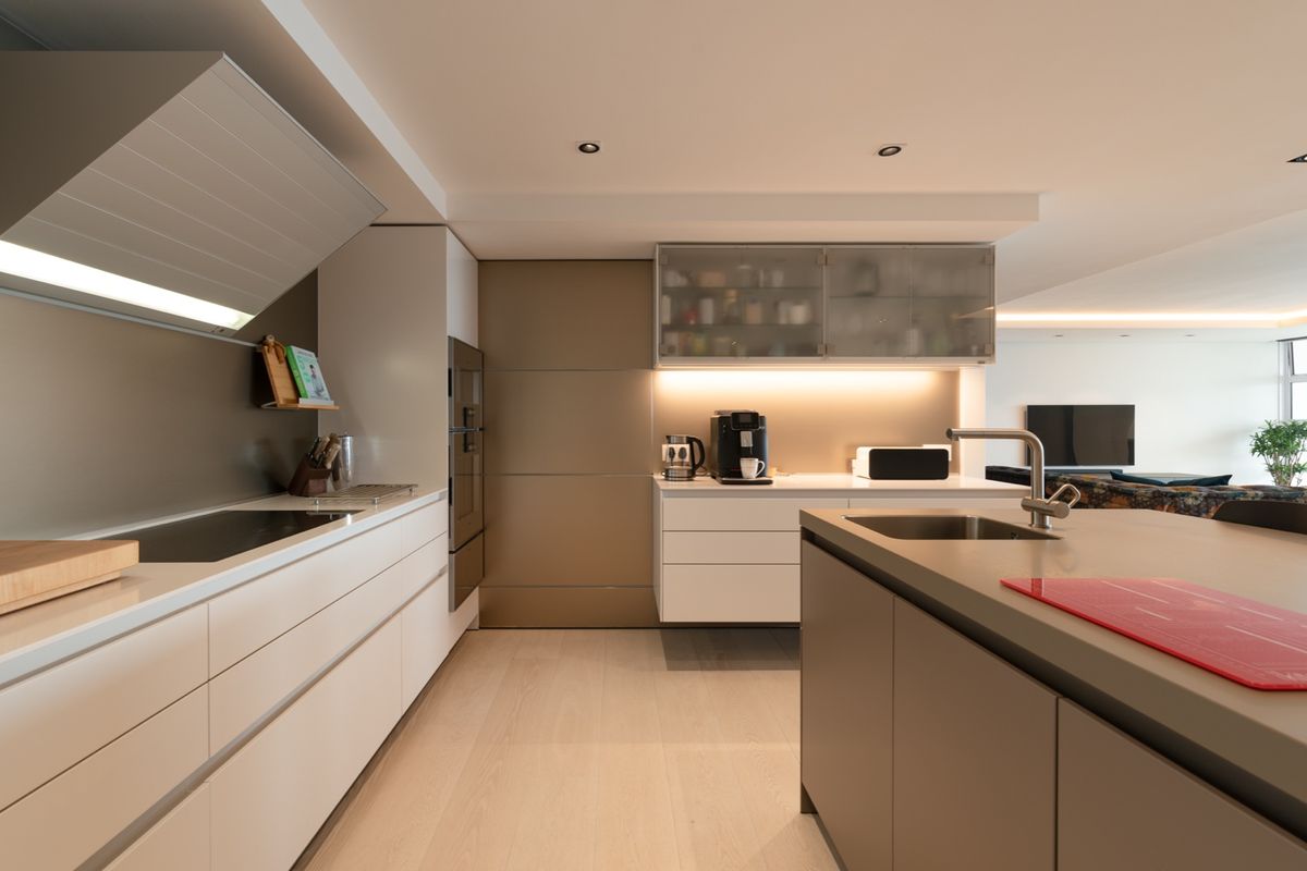 Apartment For Sale in Mouille Point, Cape Town, Western Cape - Photo 3