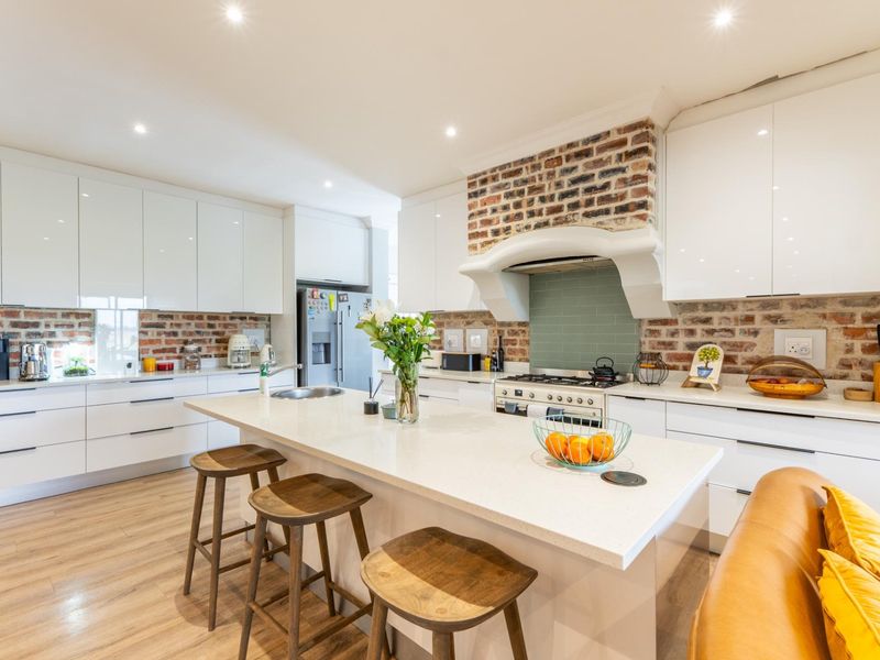 Modern 4 Bedroom Home with Study in Boschenmeer Golf Estate - Photo 4