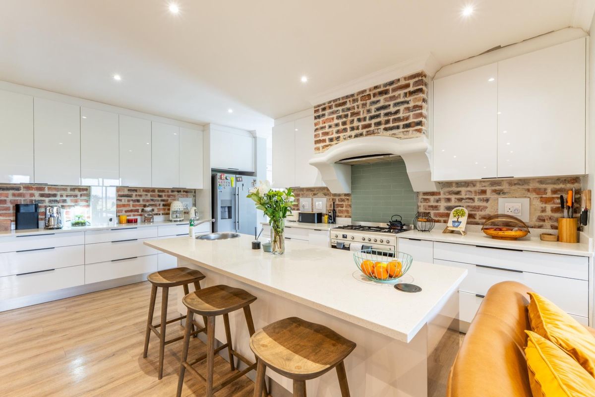 Modern 4 Bedroom Home with Study in Boschenmeer Golf Estate - Photo 4