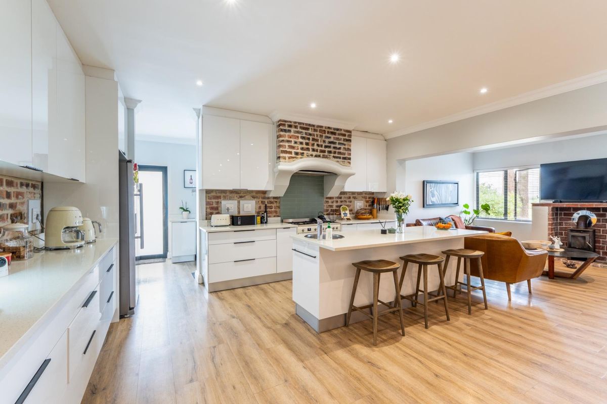 Modern 4 Bedroom Home with Study in Boschenmeer Golf Estate - Photo 3