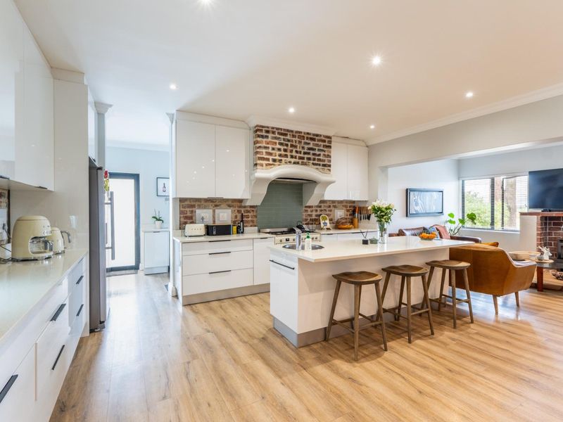 Modern 4 Bedroom Home with Study in Boschenmeer Golf Estate - Photo 3