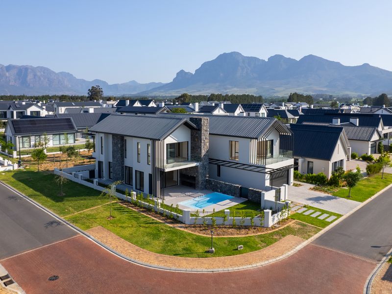 House For Sale in Val de Vie Estate, Paarl, Western Cape - Photo 1