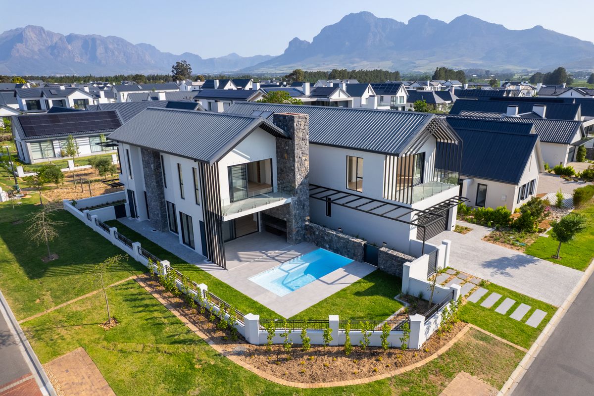 House For Sale in Val de Vie Estate, Paarl, Western Cape - Photo 3