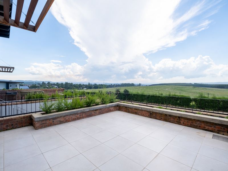 Townhouse For Sale in Leonard, Hilton, KwaZulu Natal - Photo 3