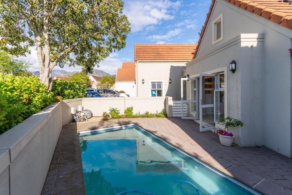 House Under Offer in Boschenmeer Golf and Country Estate Paarl - Photo 5