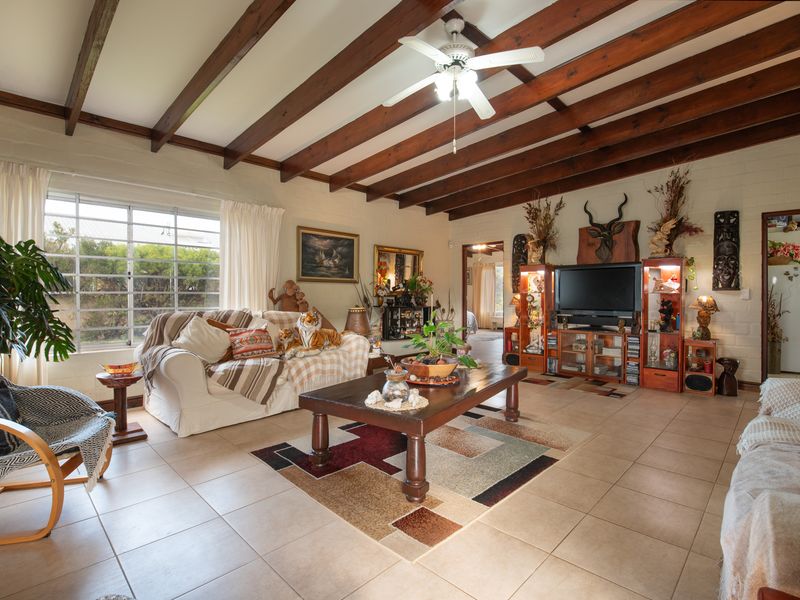 Spacious well-planned house with the possibilities to build on and only a short distance to the sea. - Photo 7