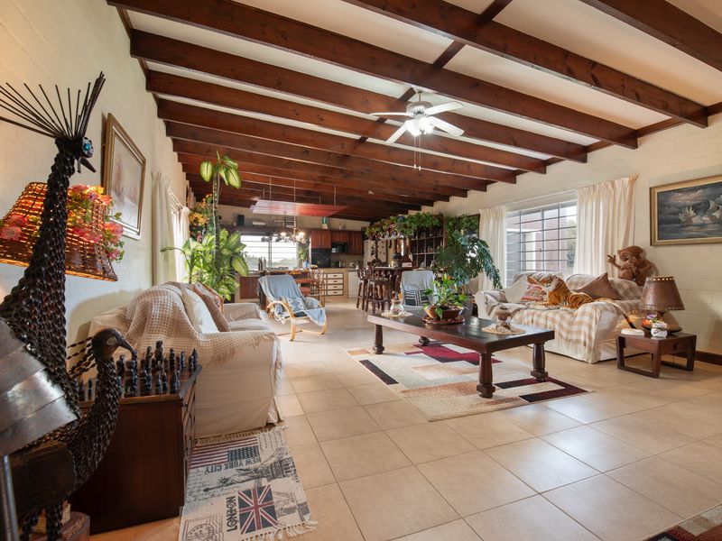 Spacious well-planned house with the possibilities to build on and only a short distance to the sea. - Photo 8