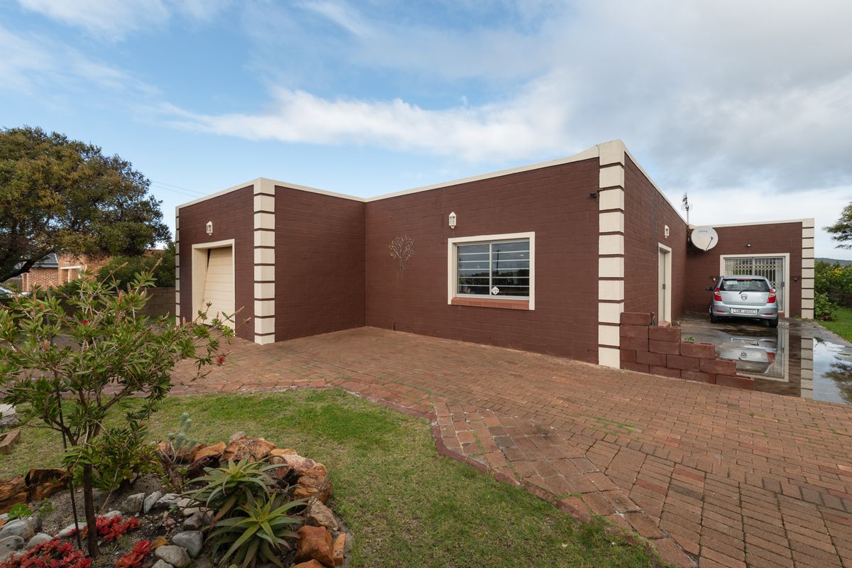 Spacious well-planned house with the possibilities to build on and only a short distance to the sea. - Photo 2