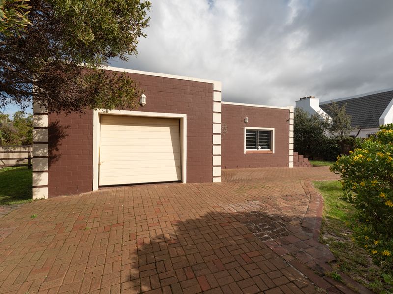 Spacious well-planned house with the possibilities to build on and only a short distance to the sea. - Photo 3