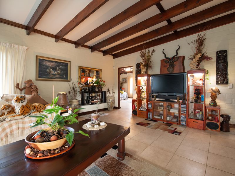 Spacious well-planned house with the possibilities to build on and only a short distance to the sea. - Photo 10