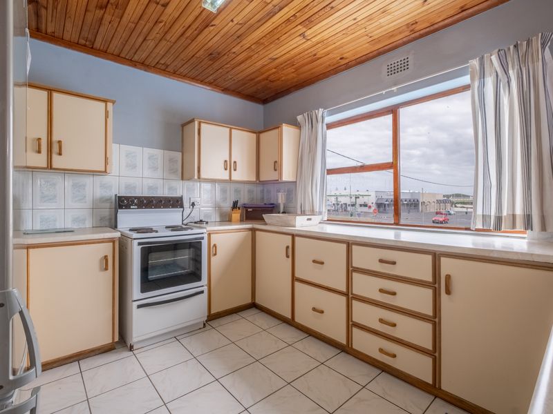 Prime Guest House / Business Property - Main Road Exposure - Photo 5