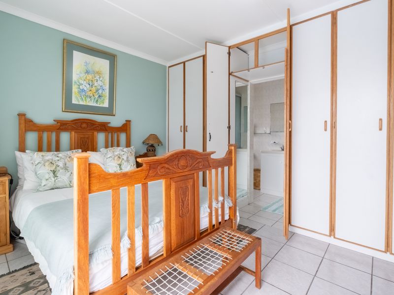Prime Guest House / Business Property - Main Road Exposure - Photo 10