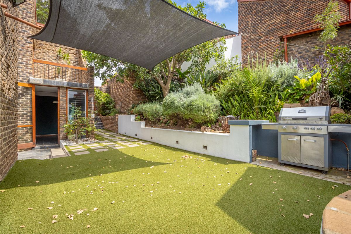 Townhouse For Sale in Lynnwood Pretoria - Photo 3