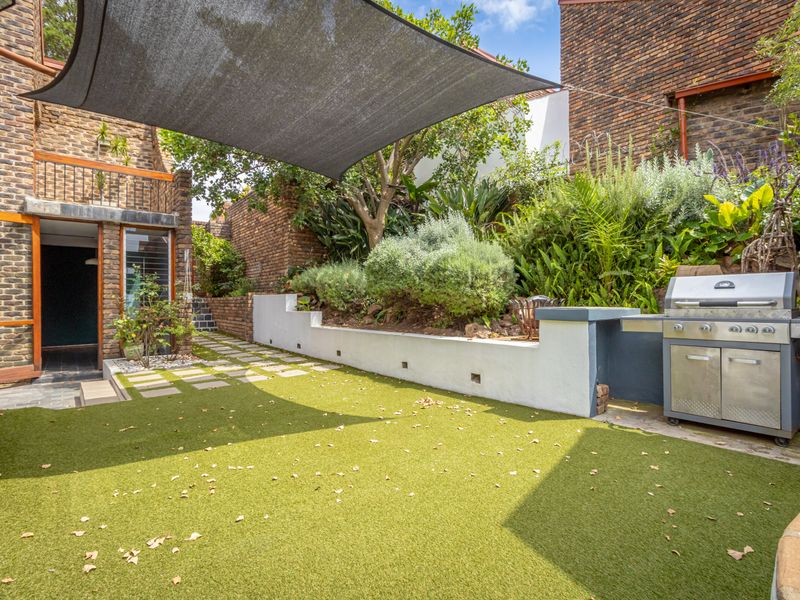 Townhouse For Sale in Lynnwood Pretoria - Photo 3