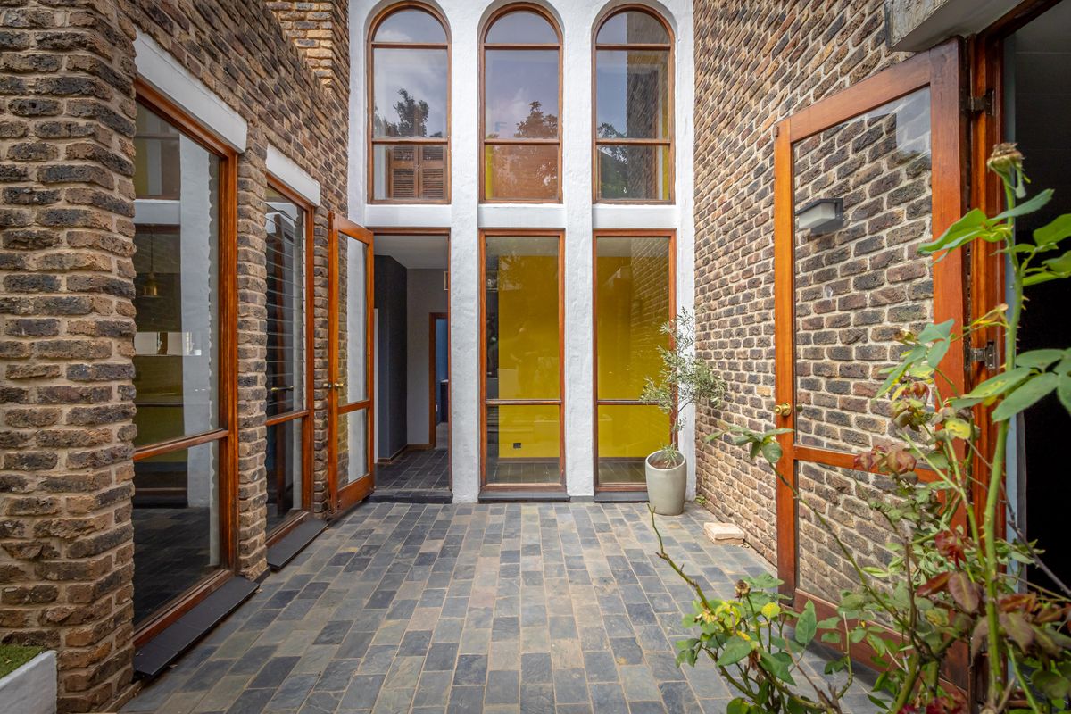 Townhouse For Sale in Lynnwood Pretoria - Photo 2