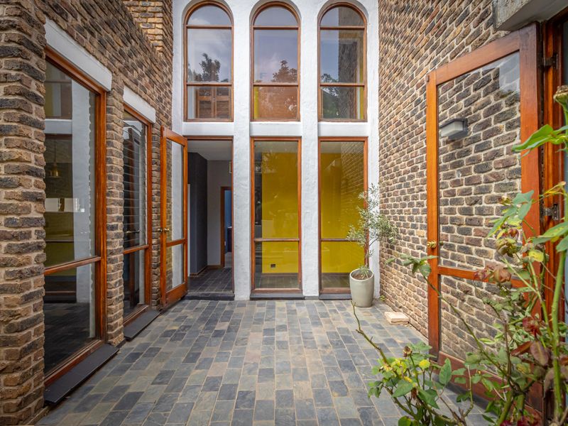 Townhouse For Sale in Lynnwood Pretoria - Photo 2