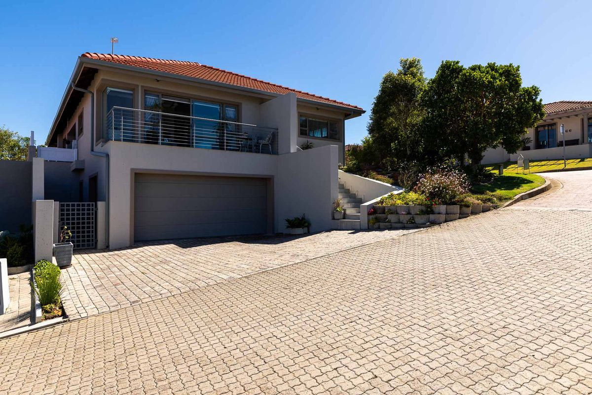 House For Sale in Bergsig, Groot Brakrivier, Western Cape - Photo 2