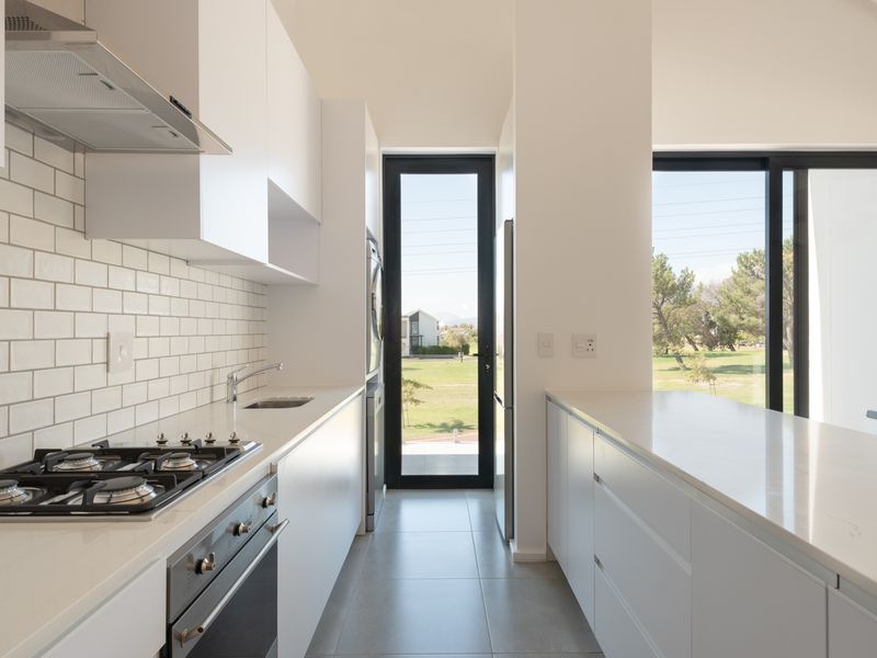 Apartment For Sale in Val de Vie Estate, Paarl, Western Cape - Photo 2