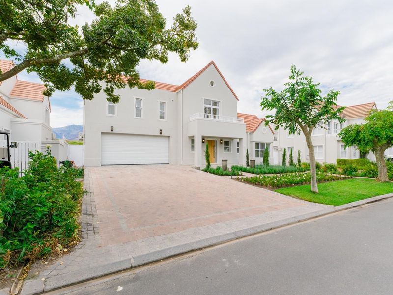 Modern Elegance Framed by Majestic Mountain Views - Photo 3