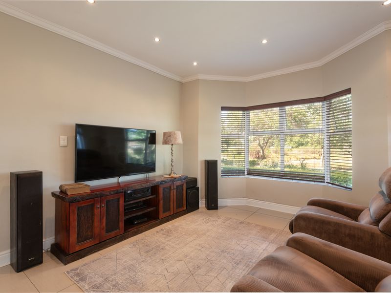 House To Rent in Boschenmeer Golf and Country Estate, Paarl, Western Cape - Photo 9