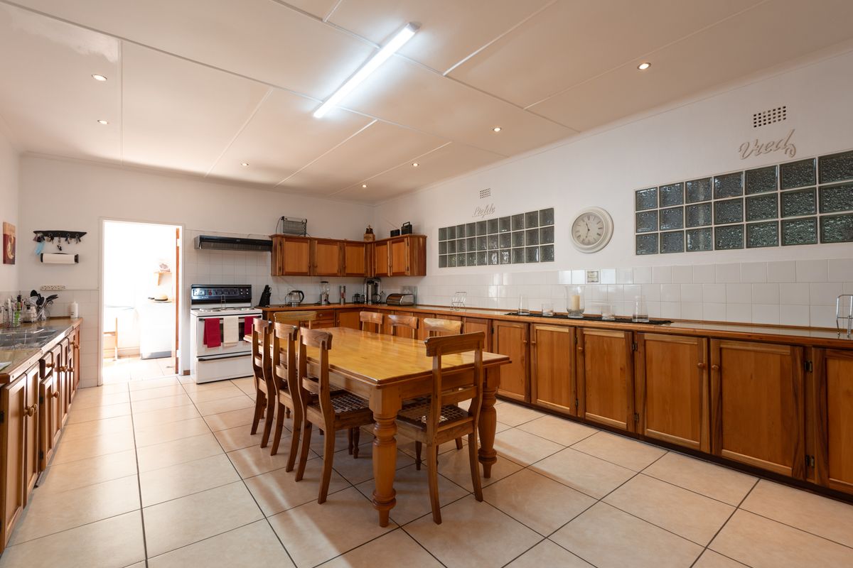 The Luxury Of Space - A Family Home With Granny Flat In Sought After Tree-Lined Street - Photo 4