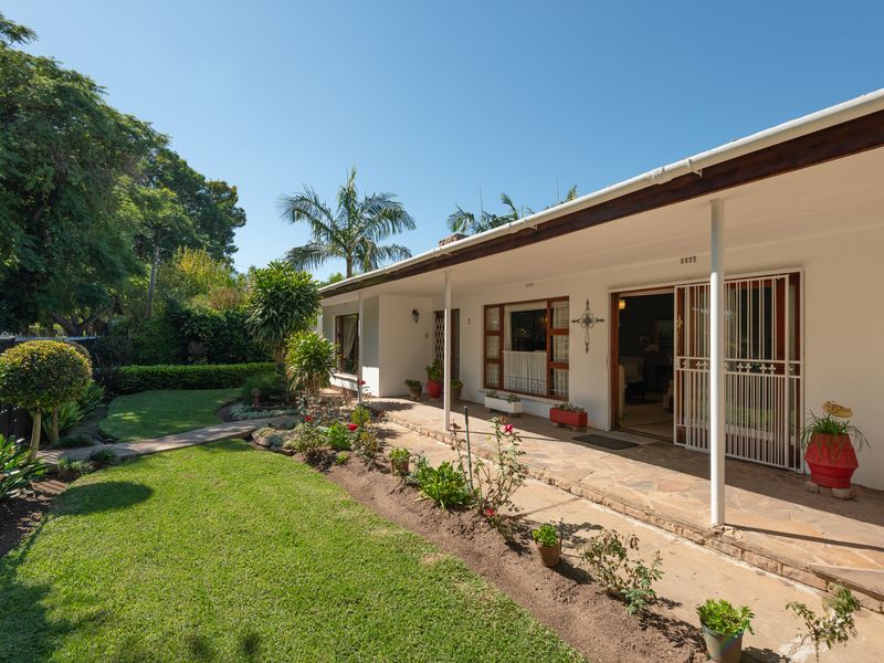 The Luxury Of Space - A Family Home With Granny Flat In Sought After Tree-Lined Street - Photo 8